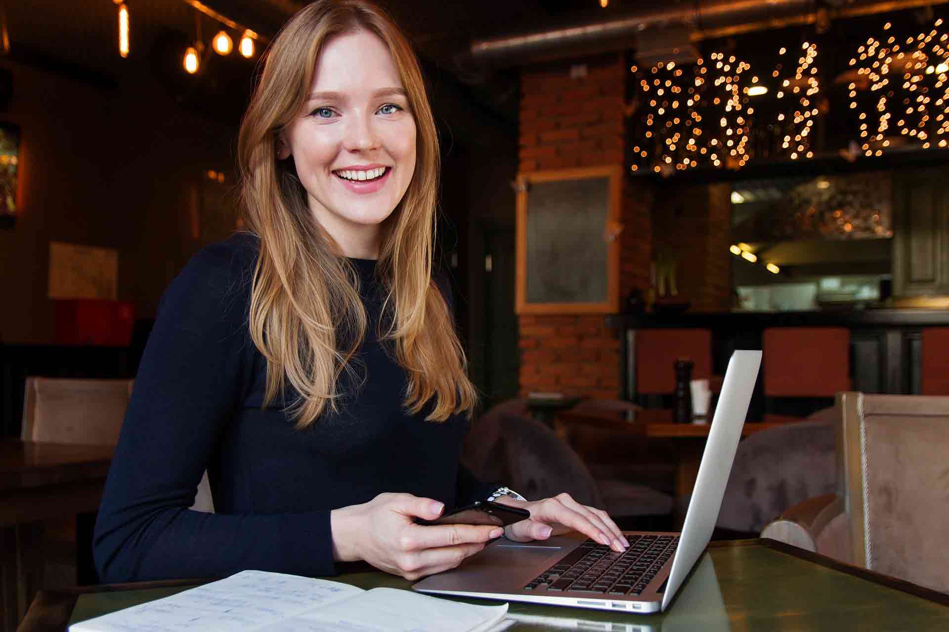 woman_blogger.jpg