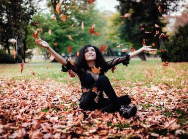 A woman sitting on ground with open hands happy to transform her life